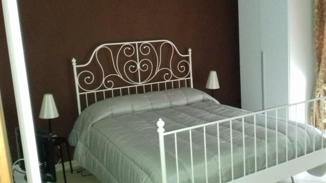 Casa Family & Friends Bed & Breakfast Salerno Exterior foto