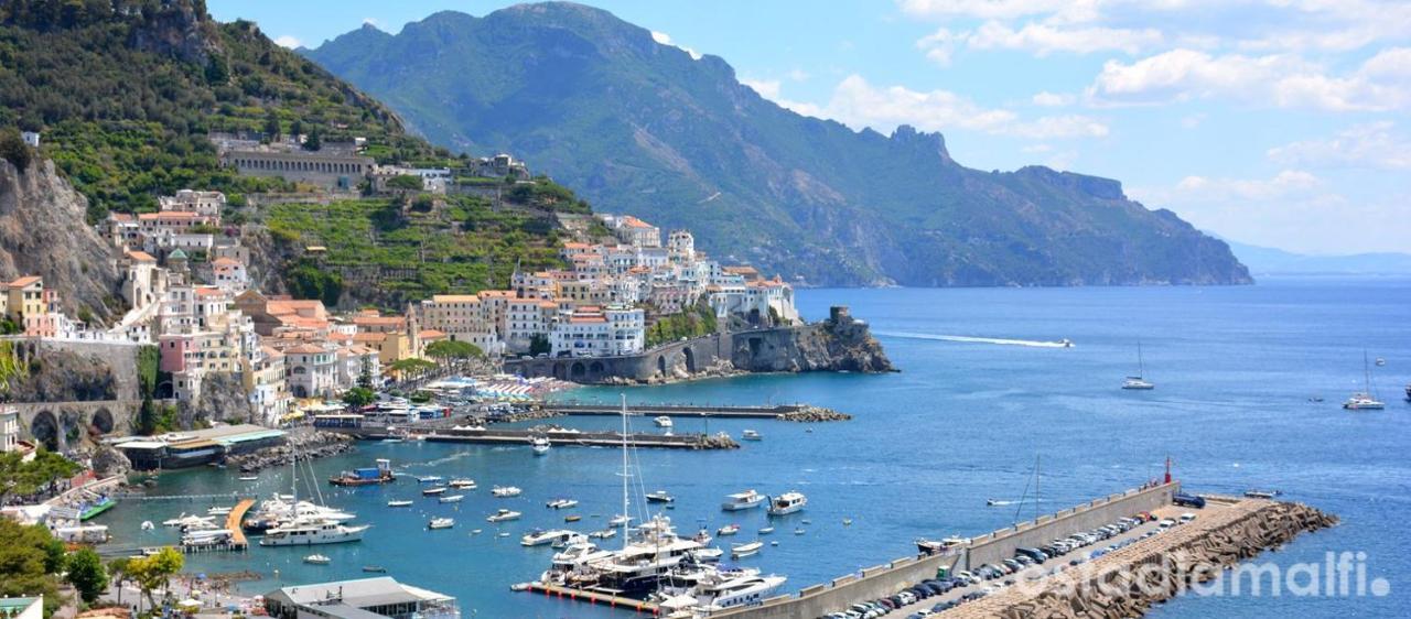 Casa Family & Friends Bed & Breakfast Salerno Exterior foto